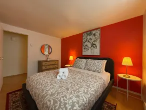 Comfortable 3BR Apt with included a parking spot - Image 3