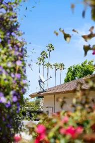 SWEET HOME | 3 bedroom w/ fully fenced backyard - Image 2
