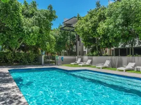 Spacious and Leafy with Pool and Parking - Walk to River - Image 5