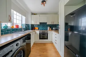 Lovely 3-Bed Garden Home in Oxford - Image 4