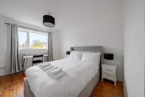 Lovely 3-Bed Garden Home in Oxford - Image 2