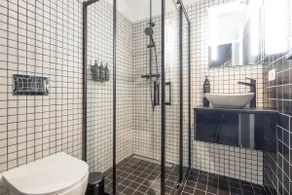 Golden Leaf Studio - Free Parking & Sauna - Image 5