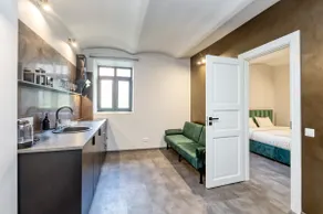 Stylish Escape with 50"TV - Free Parking & Sauna - Image 2