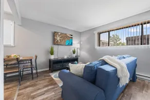 Large2BR/Sleeps6/FamilyorWorkers/ Parkng/LaundryPD - Image 5