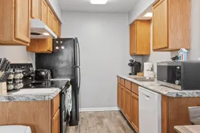 Large2BR/Sleeps6/FamilyorWorkers/ Parkng/LaundryPD - Image 4