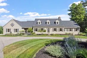 Lakeside Luxury Retreat with Winnipesaukee Views - Image 5