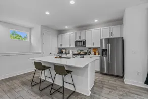 Stylish Retreat - Close to Downtown - Open Layout - Image 2