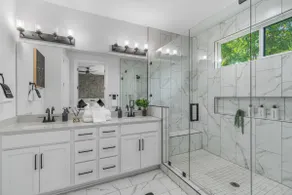 Stylish Retreat - Close to Downtown - Open Layout - Image 5