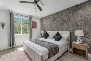 Stylish Retreat - Close to Downtown - Open Layout - Image 3