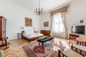 Budapest Classic Charm 2BR Cornertub SmartTV - Image 2