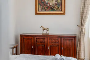 Budapest Classic Charm 2BR Cornertub SmartTV - Image 5
