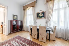 Budapest Classic Charm 2BR Cornertub SmartTV - Image 3