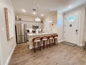 Chic 1-Story 2BR Near LaTech | King +2 Twins - Image 3