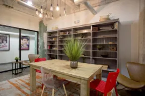 3Bed2Bath Loft Valet Parking Downtown Kay Bailey - Image 2