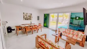 Beautiful Beach House, Le Mur Blanc I Twin - Image 5