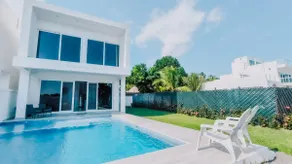 Beautiful Beach House, Le Mur Blanc I Twin - Image 2