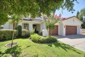 Luxury 5-bedroom Retreat in Roseville Suburbs - Image 2