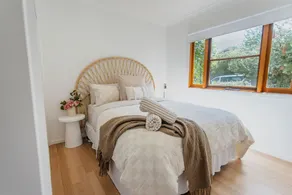Chic Beachside Stay – Near River, Shops & Cafés - Image 2