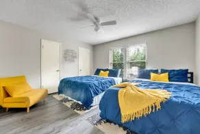 Sleeps 16 Budget-Friendly Spacious Haven - Image 3