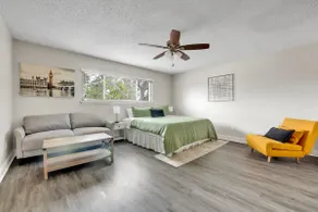 Sleeps 16 Budget-Friendly Spacious Haven - Image 5