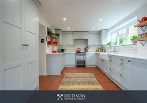 Modern Snitton Cottage & Gardens - Image 2