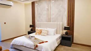 Stylish 1BHK+Workspace|Infinity Pool+WiFi&Parking. - Image 2