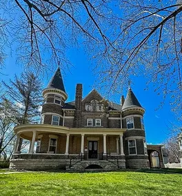Historic Withee Home / 3rd Level / Sleeps 2 - Image 5