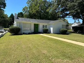 Spacious Home for 12 Near Kerr Lake #2 - Image 2