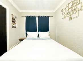 Cozy & Stylish Apt for 4 Near City+Airport - Image 5