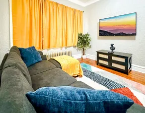 Cozy & Stylish Apt for 4 Near City+Airport - Image 2