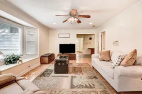 Amphitheater Jacuzzi Home– Sleeps 10 - Image 3