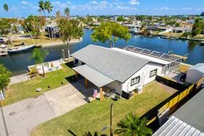 The Salty Pineapple! CANAL Oasis w/ POOL – 4BR! - Image 3
