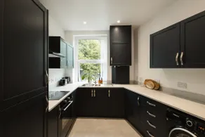 Luxury 3 Bed Home Near Peak District with Cinema Room - Image 4