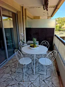 Elegant and comfortable 3 room, beach & transport within walking distance - Image 3