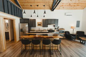 Luxury Barndominium-Hot Tub-Firepit-WIFI-EV-Nature - Image 3