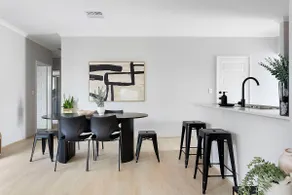 Lux Stay 5 Beds- Near Airport+CBD+Cafés+Curtin Uni - Image 2