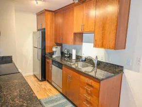 Upgraded Urban Chic Condo with Balcony - Image 4