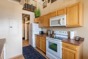 King Loft I Free Parking, Downtown, Keyless Entry - Image 5