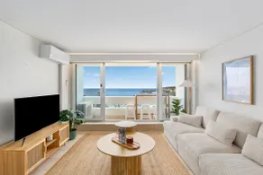 Beach Views Top Floor 2 Bdr Apt w/ Pool & Parking - Image 2