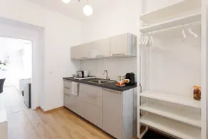 Central Renovated Apartment with Free Parking & AC - Image 3