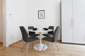 Central Renovated Apartment with Free Parking & AC - Image 2