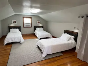 Brick House Apartment - Image 3