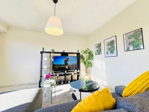 Chic Urban Stay 2BR with parking- BEL4 - Image 2