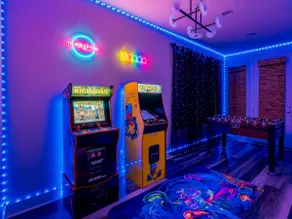 Hot tub | Arcade | Games | Outdoor theatre - Image 4