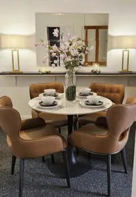 3-Bed Hull Home| Wi-Fi & - Image 3