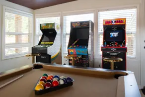 6BR Sleeps 22 | Pickleball, Gmeroom, Pool, Karaoke - Image 5