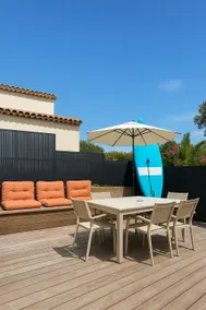 Seaside house with terrace - Image 4