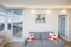 Stunning Harbour View Modern Retreat in Kirribilli - Image 3