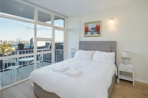 Stunning Harbour View Modern Retreat in Kirribilli - Image 4