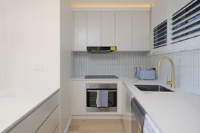 Stunning Harbour View Modern Retreat in Kirribilli - Image 5